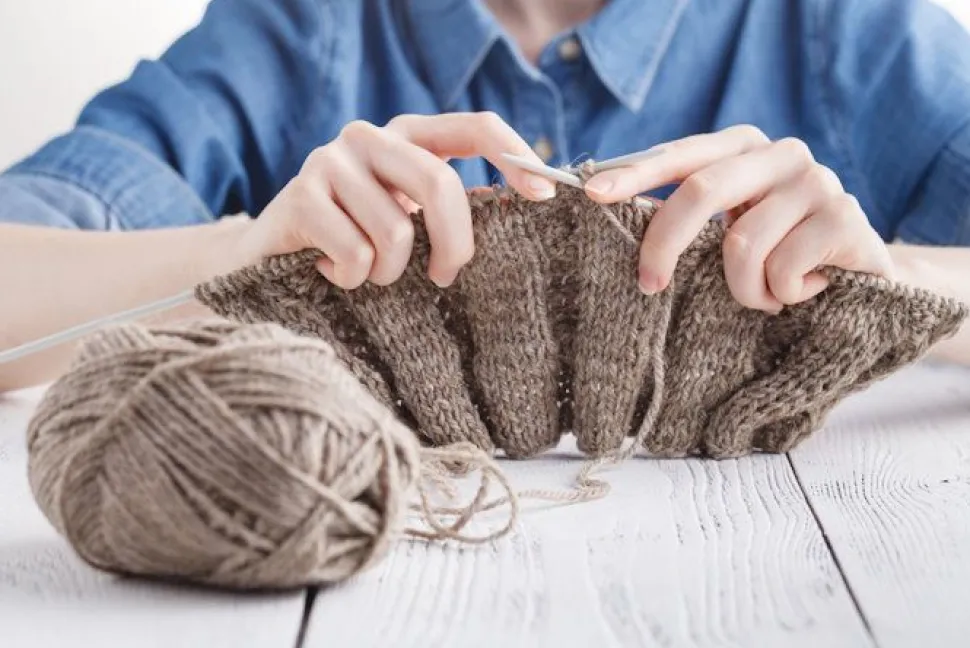 2 Pairs of Knitting Needles