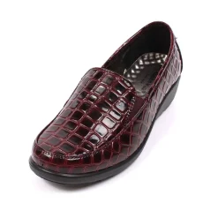 Beth Croc Women's Comfort Walk Shoes Burgundy