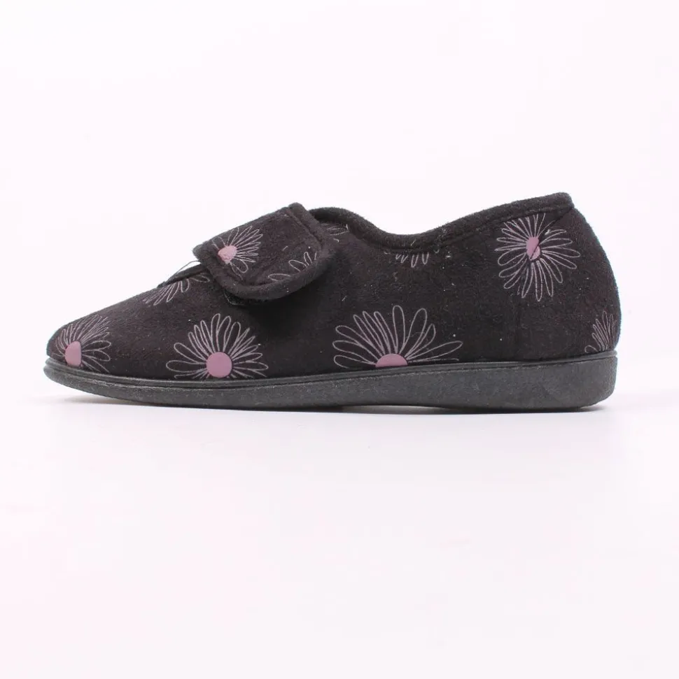 Judith Slippers Black
