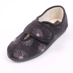 Judith Slippers Black