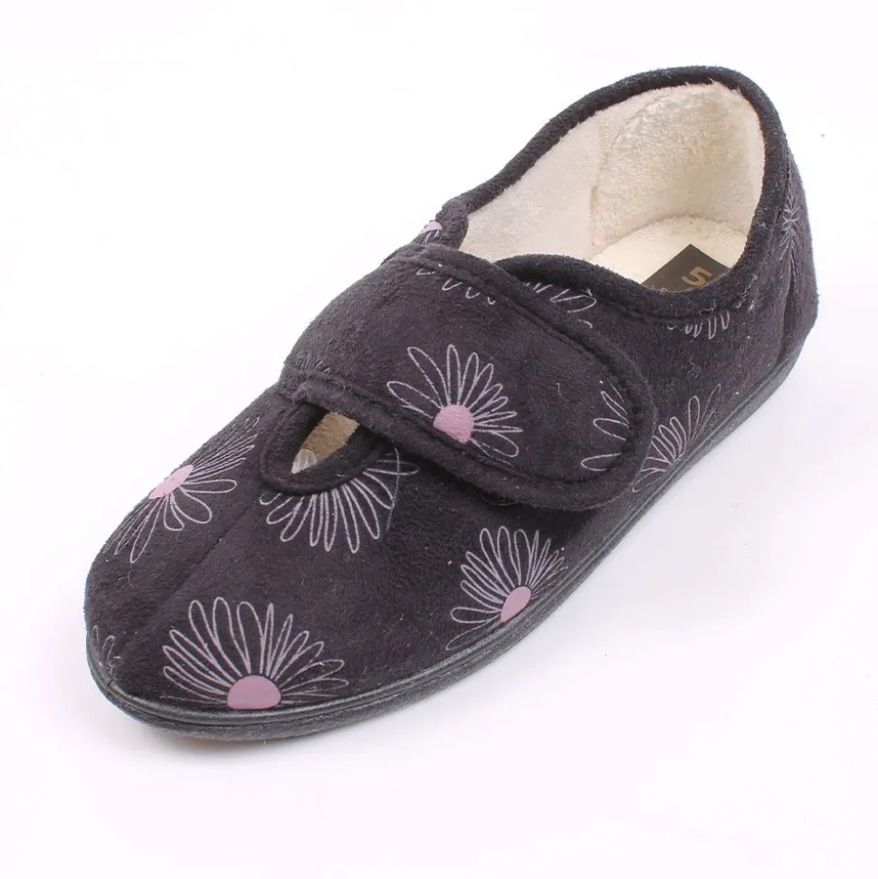 Judith Slippers Black